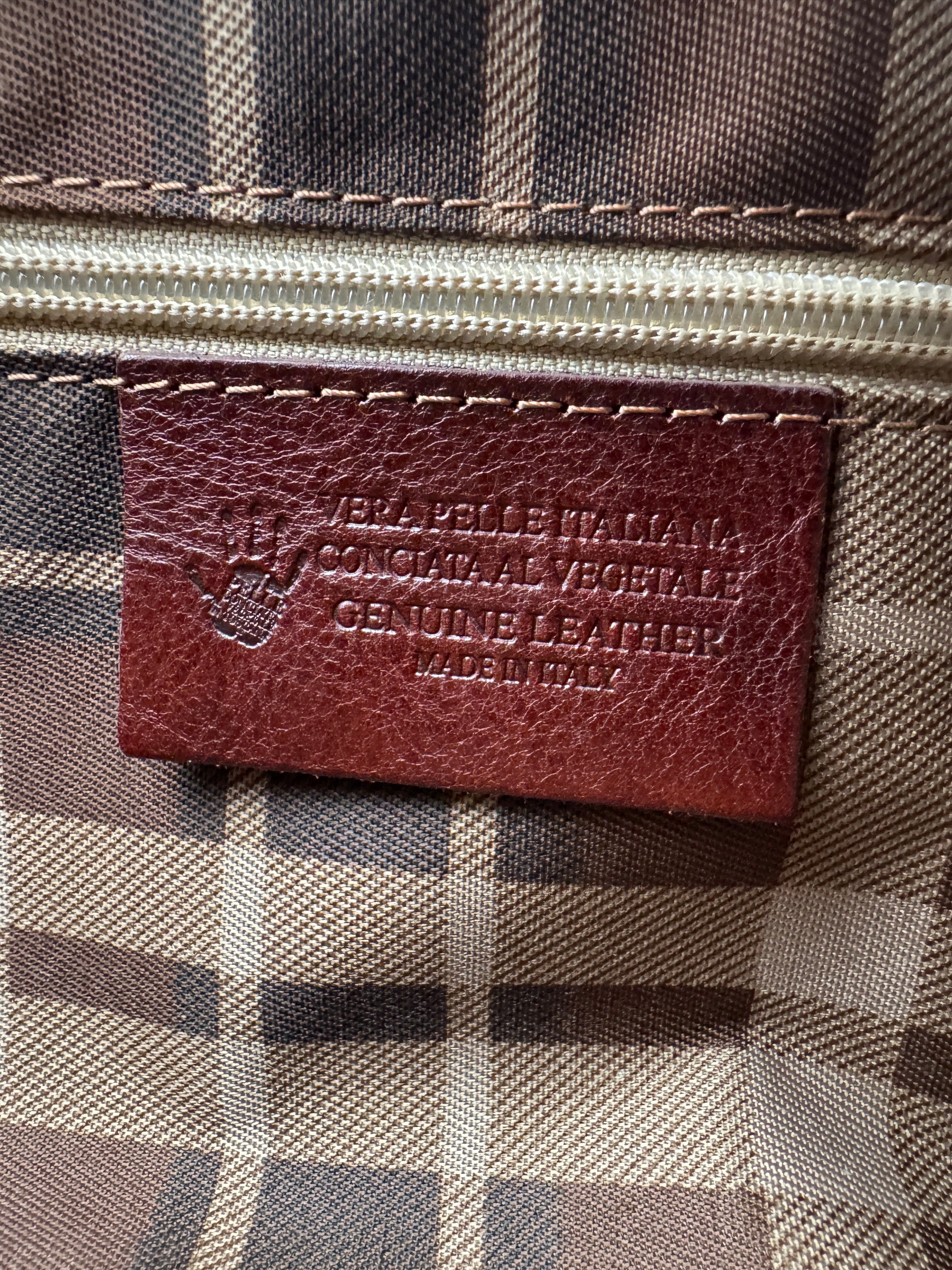 Borsa a Spalla CINERARIA - in Vera Pelle Tamponata Made in Italy