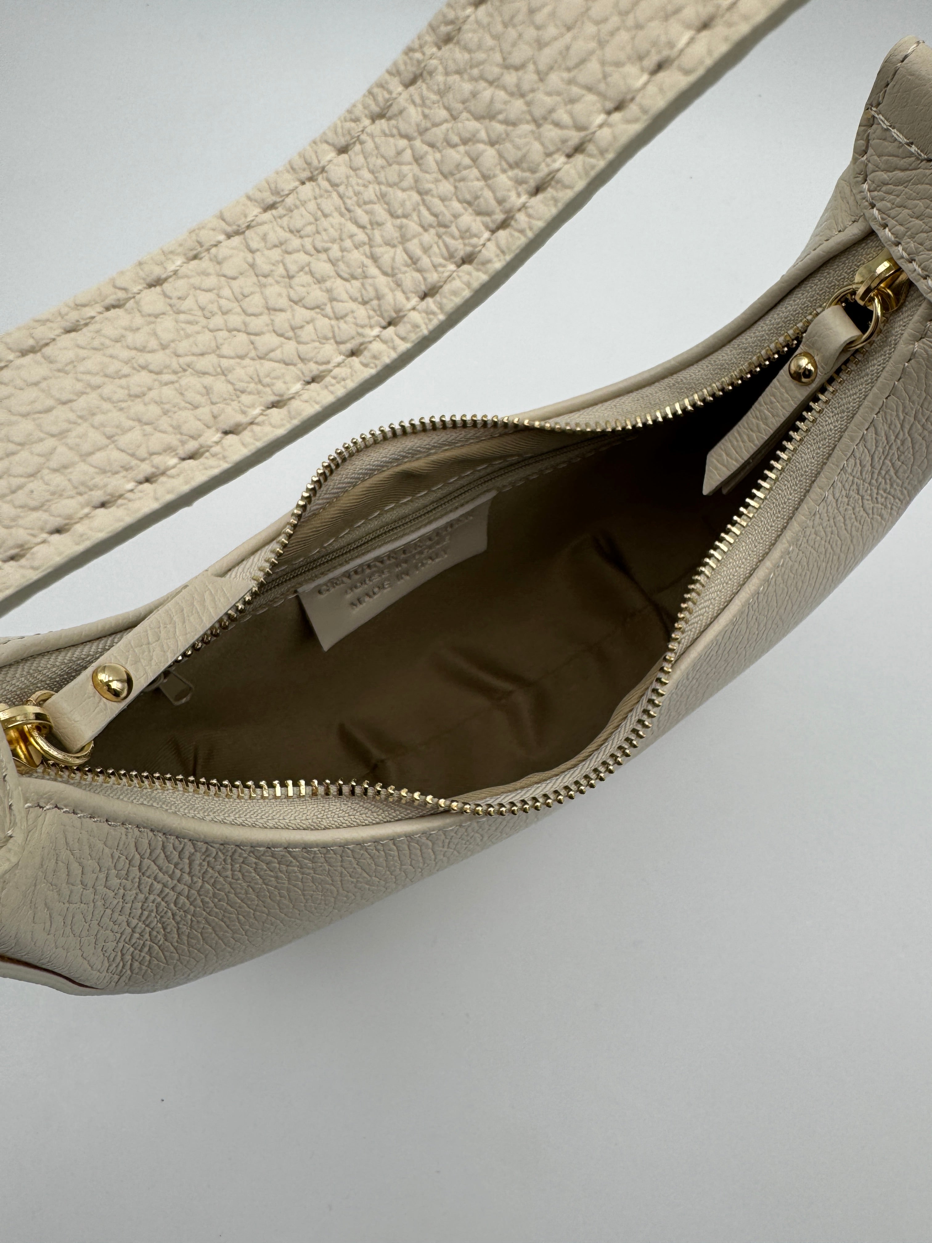 Borsa Mezzaluna GLICINE - in Vera Pelle Martellata Made in Italy