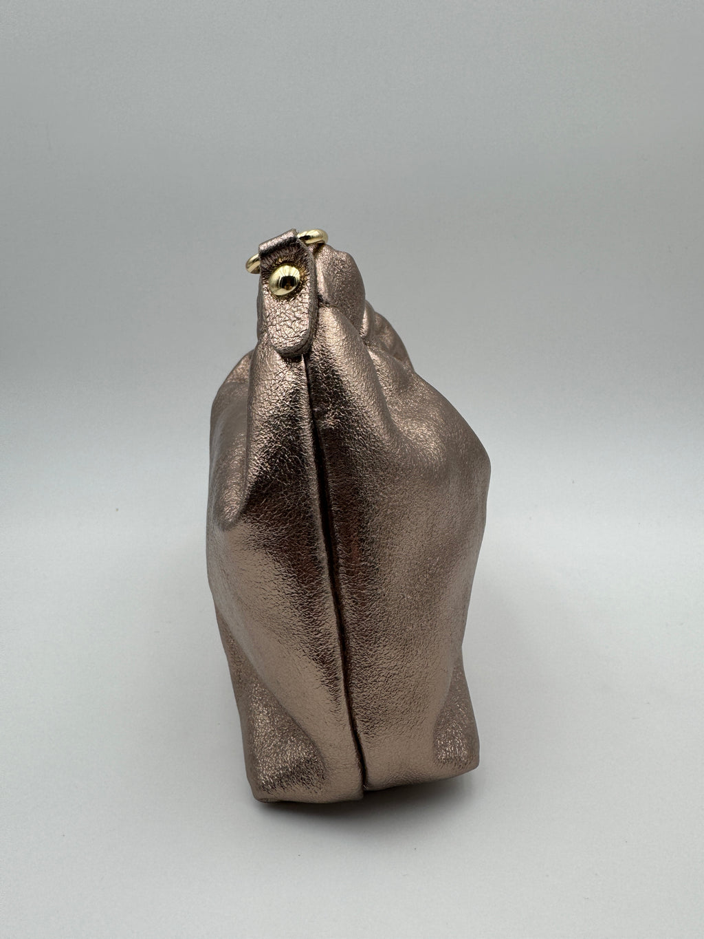 Borsa Pouch PEONIA - in Vera Pelle Martellata Made in Italy