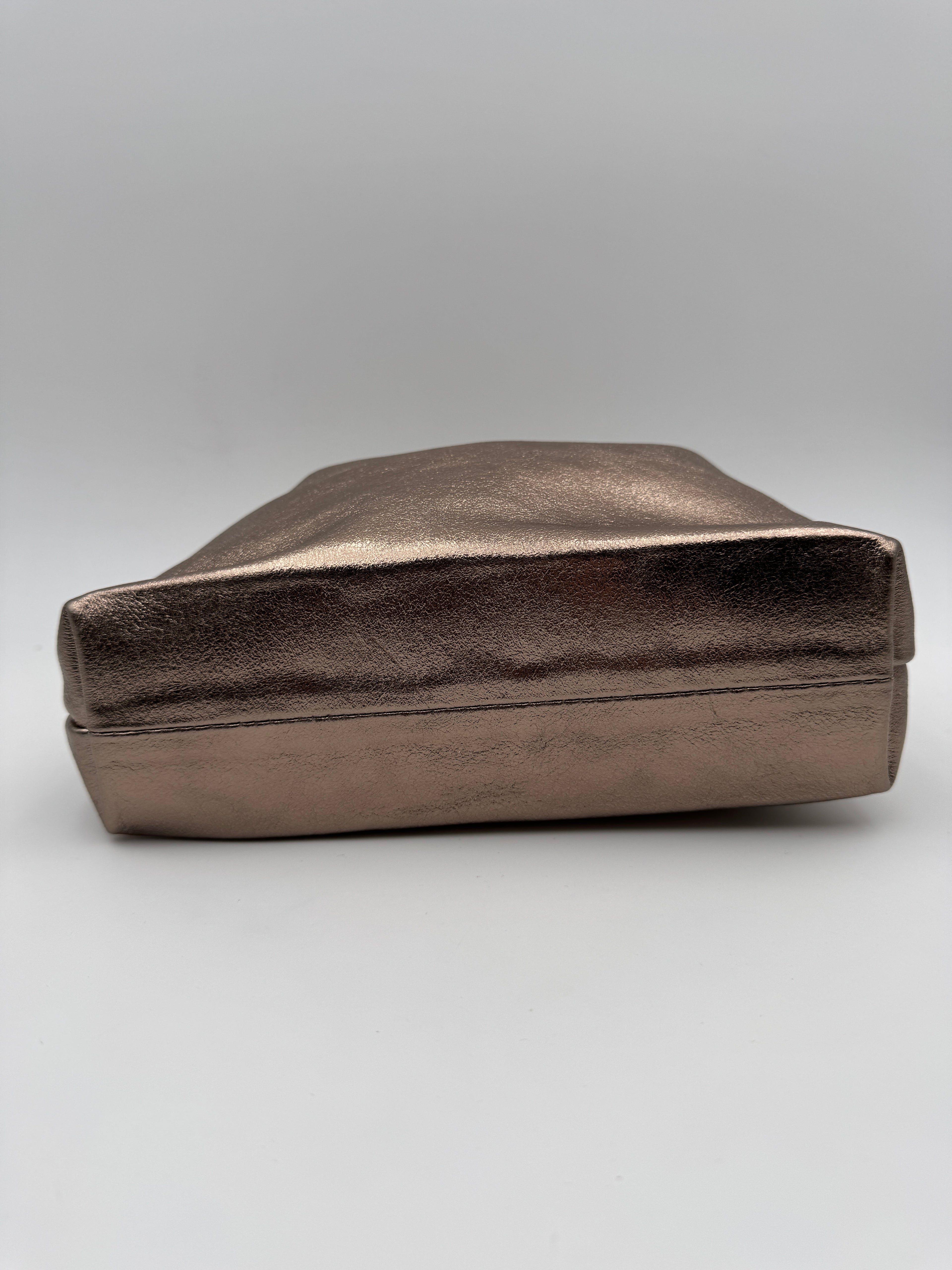 Borsa Pouch PEONIA - in Vera Pelle Martellata Made in Italy