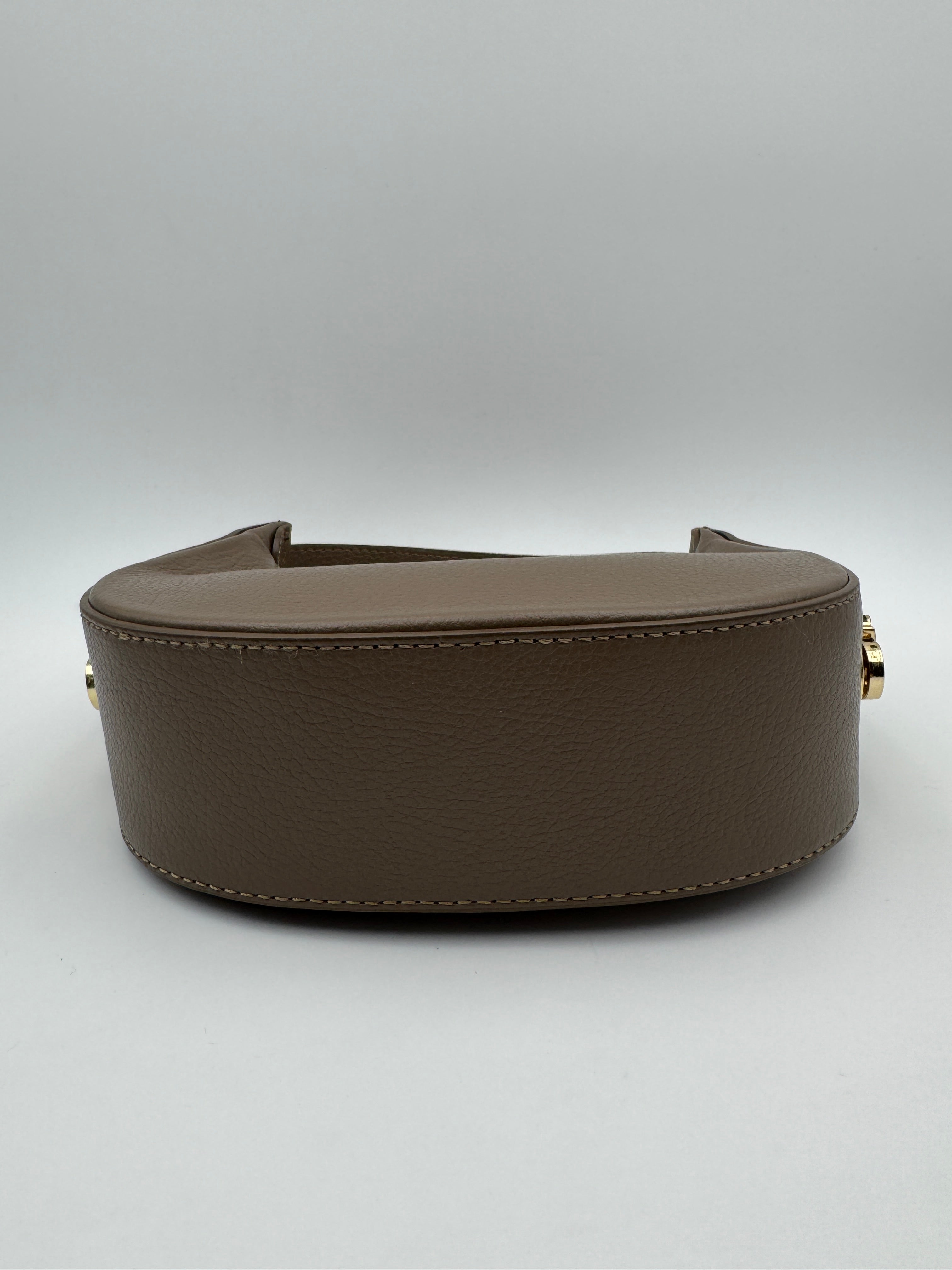 Borsa Mezzaluna GLICINE - in Vera Pelle Martellata Made in Italy