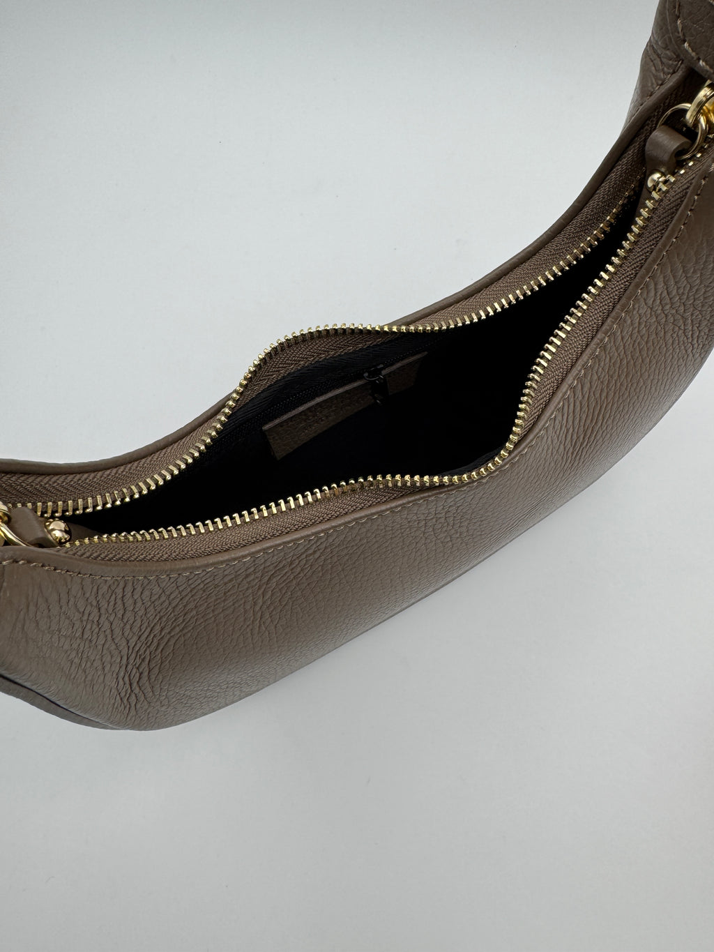 Borsa Mezzaluna GLICINE - in Vera Pelle Martellata Made in Italy