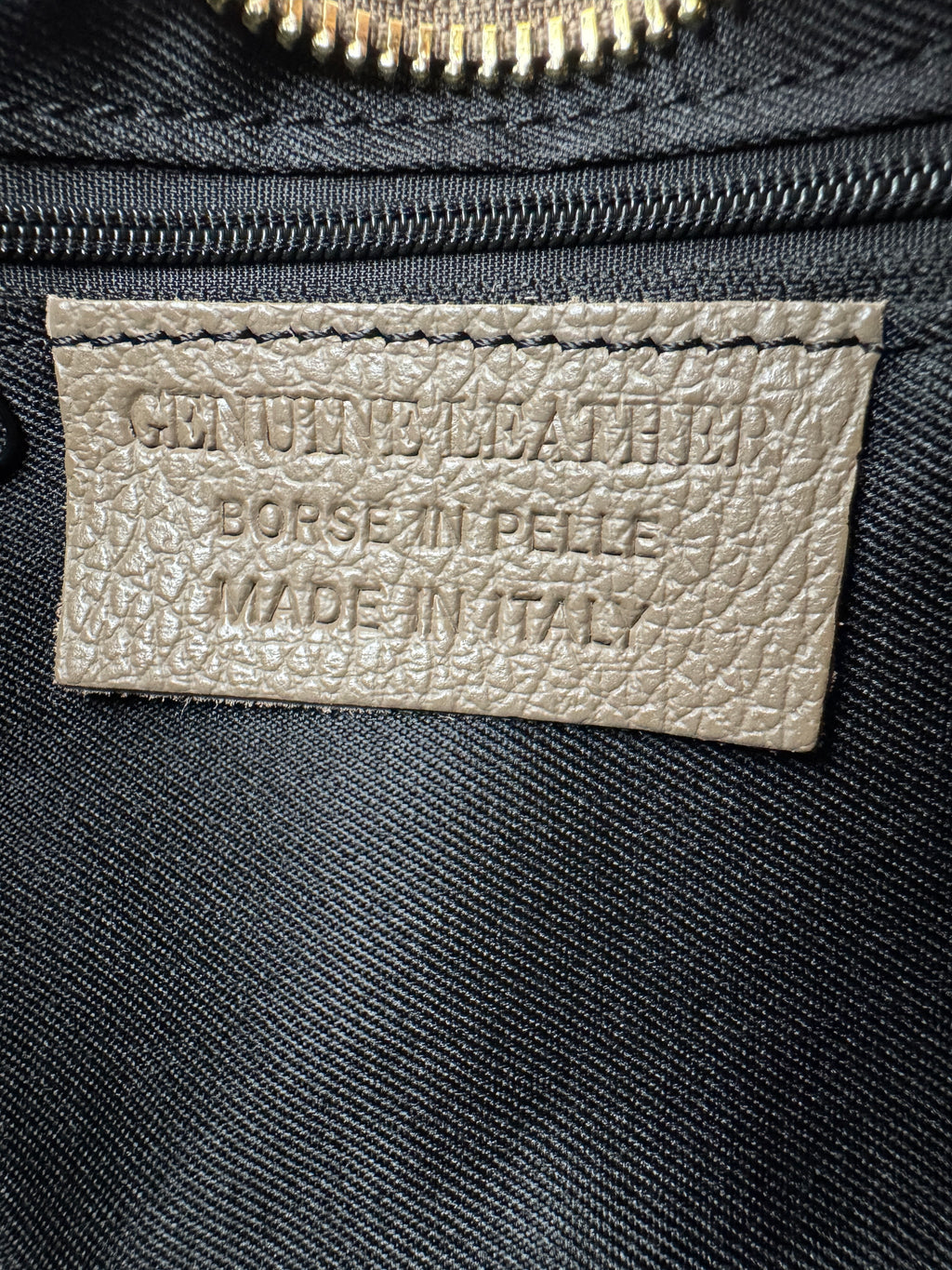 Borsa Mezzaluna GLICINE - in Vera Pelle Martellata Made in Italy