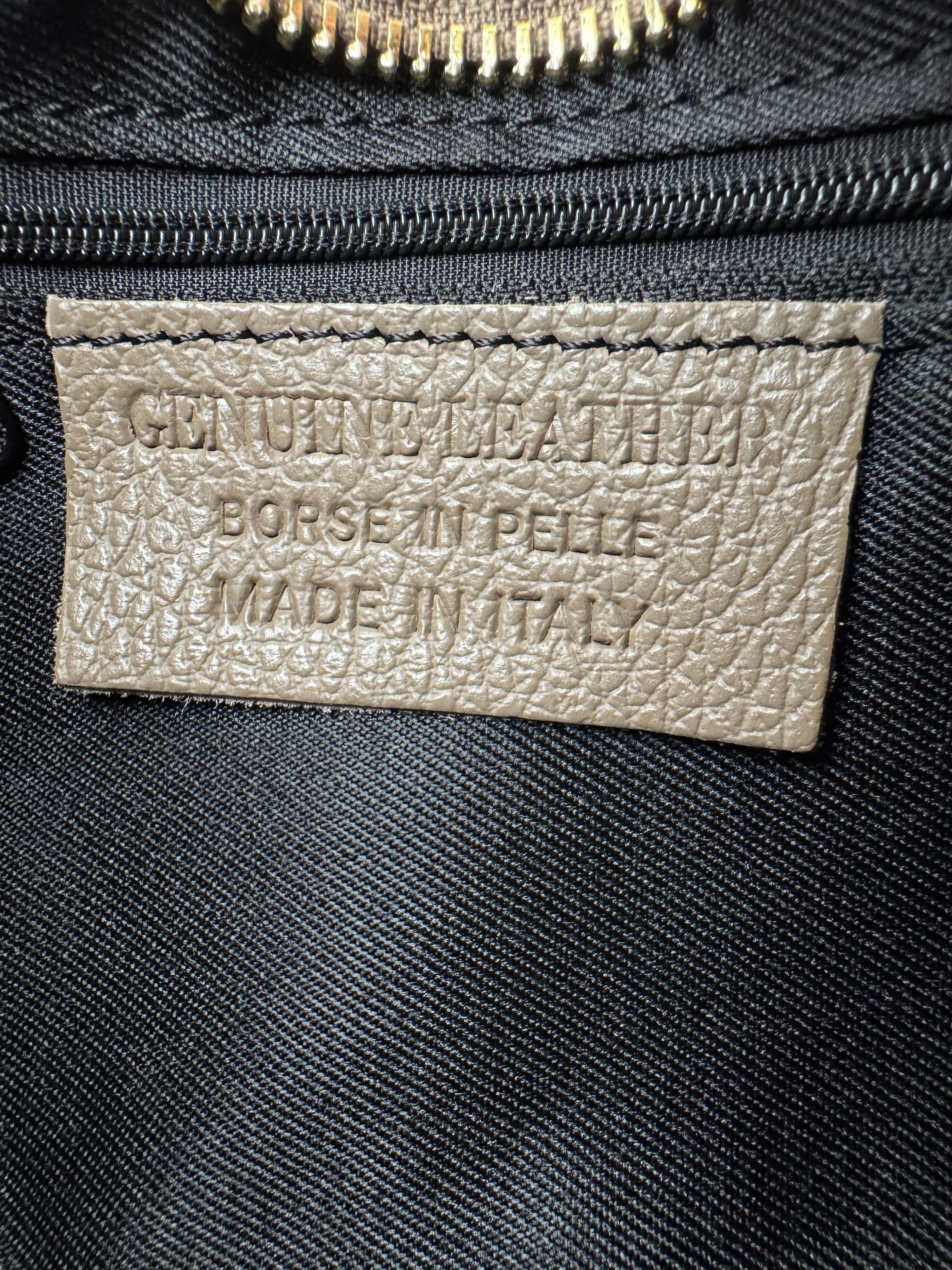 Borsa Mezzaluna GLICINE - in Vera Pelle Martellata Made in Italy