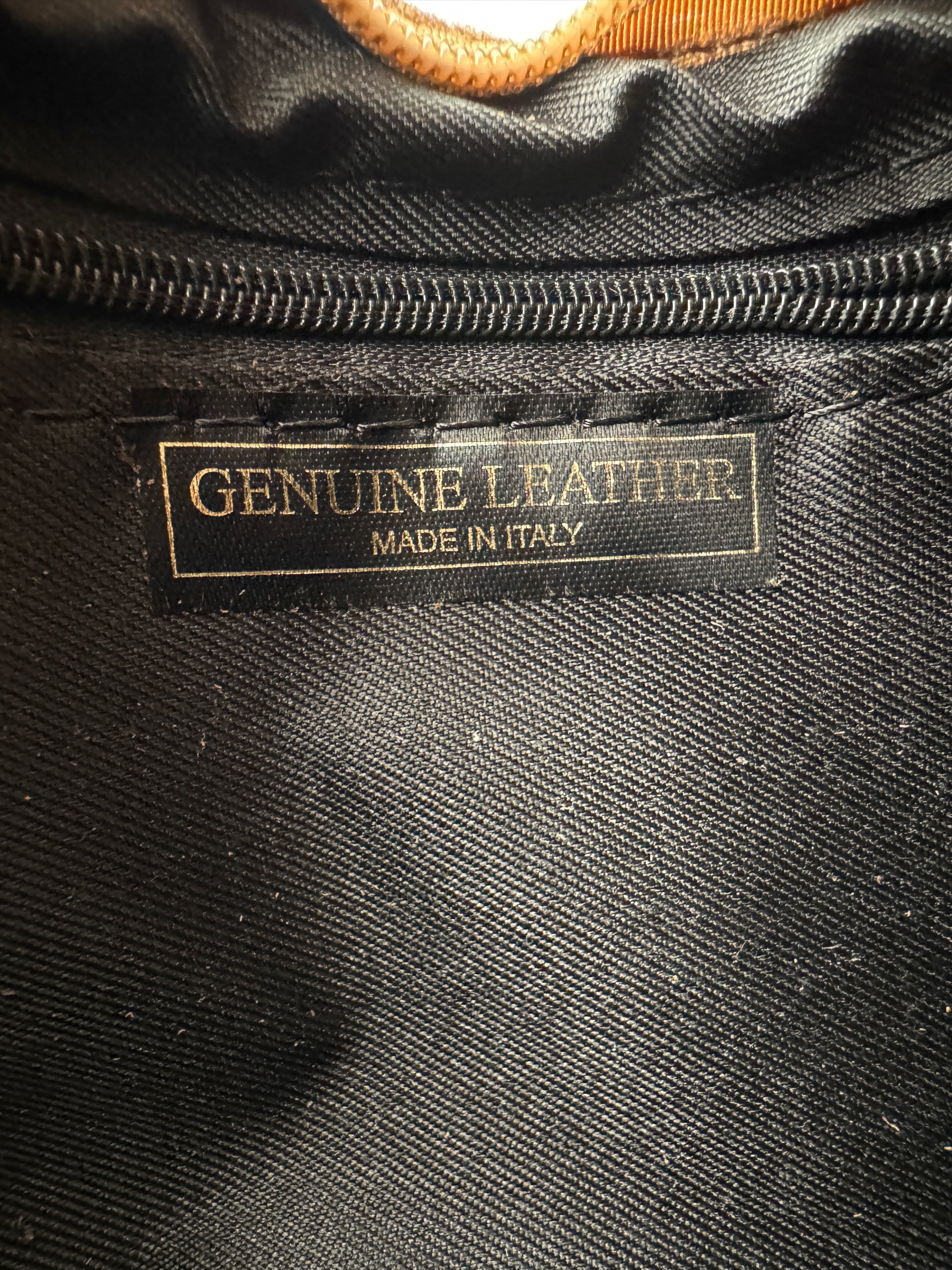 Borsa a Mezzaluna GINESTRA - in Vera Pelle Scamosciata Made in Italy