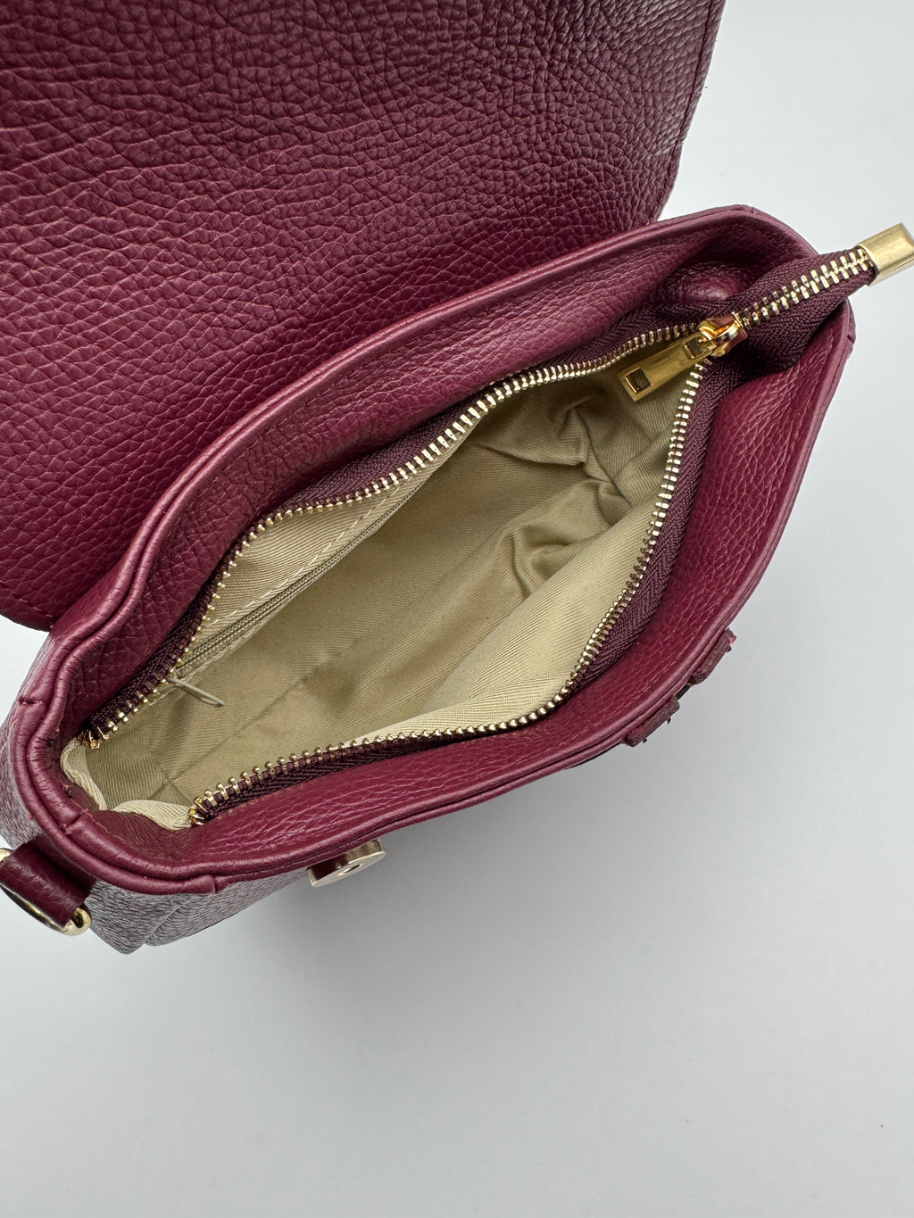Borsa a Tracolla CAMELIA - In Vera Pelle Martellata Made in Italy